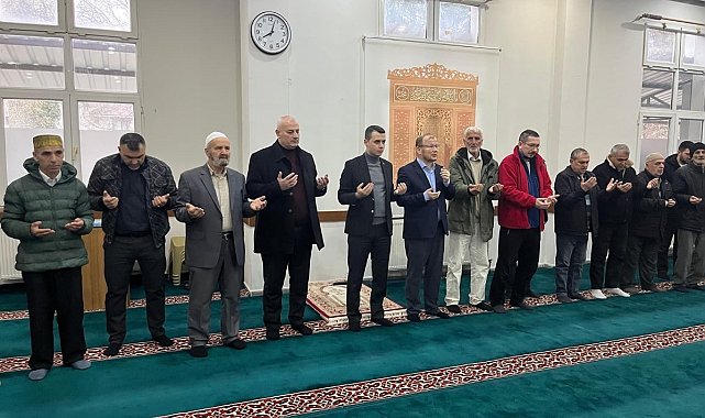 Çilimli'de bayram coşkusu yaşandı dualar edildi bayramlaşıldı