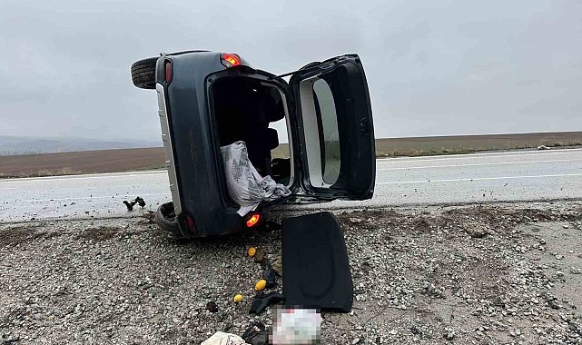 Çorum'da devrilen otomobildeki 5 kişi yaralandı