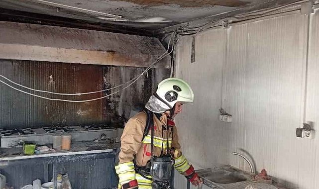 Defne'de iş yeri alevlere teslim oldu