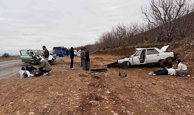Denizli'de iki ayrı trafik kazasında 8 kişi yaralandı