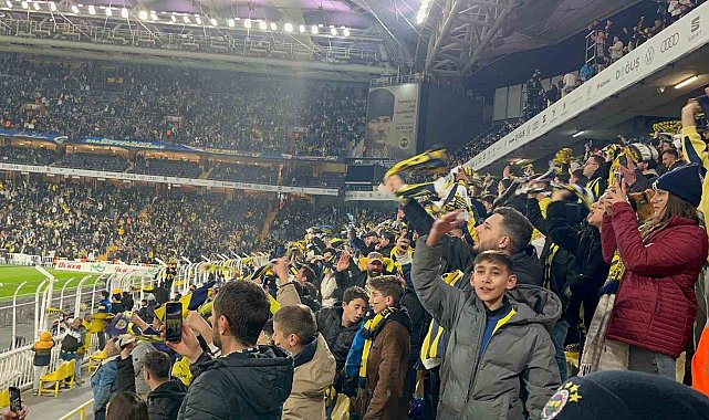 Depremzede gençler süper lig maçlarında moral buldu