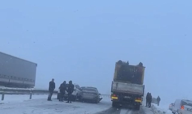 Diyarbakır'da 10 araçlı zincirleme kaza