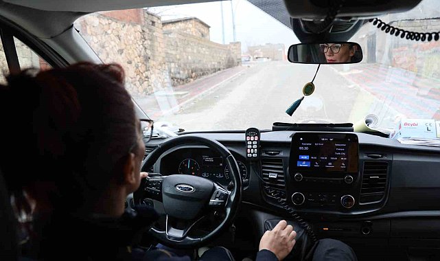 Diyarbakır'ın tek kadın ambulans şoförü 5 yıldır hayat kurtarmak için zamanla yarışıyor