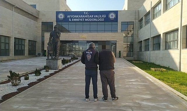 Dolandırıcılık suçundan aranan şahsı polis yakaladı