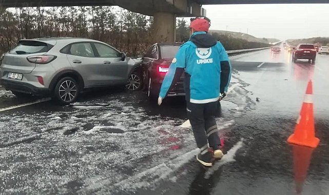Dolu yağışı zincirleme kazaya neden oldu: 11 yaralı