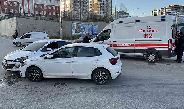 Edirne'de iki otomobil çarpıştı: 2 yaralı
