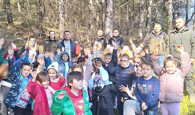 Edremitli öğrenciler Kazdağları Bal Ormanına fidan dikti