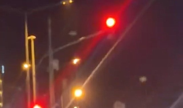 Elazığ'da kamyonetle makas atan sürücü kamerada