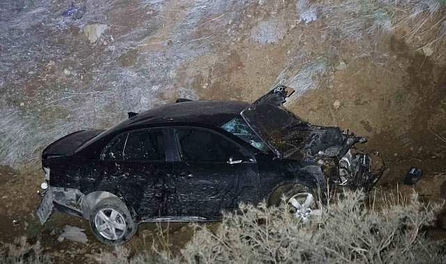 Elazığ'da otomobil şarampole uçtu: 2'si ağır 5 yaralı