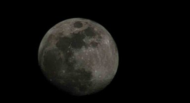 Elazığ'da şişkin ay gökyüzünü süsledi