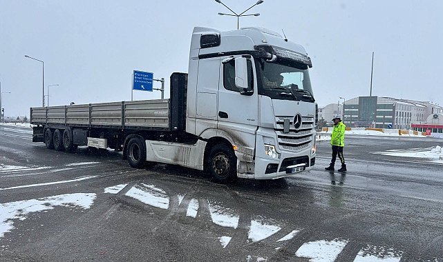 Erzincan'da 335 köy yolu kar nedeniyle ulaşıma kapalı