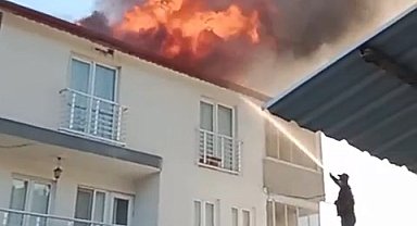 Evin çatısı küle döndü