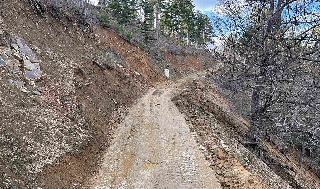 Feke'de kar ve heyelanla mücadele sürüyor