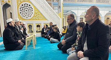 Hakkari'de Kadir Gecesi dualarla idrak edildi