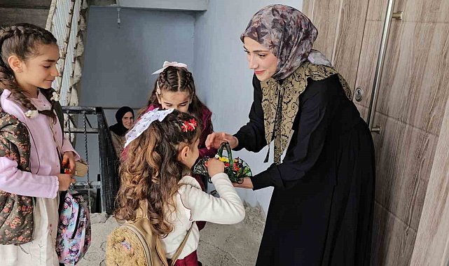 Hasköy'de bayram geleneği sürüyor: Çocuklar kapı kapı şeker topladı