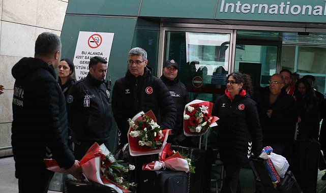 Havalı Silahlar Avrupa Şampiyonası'nı 7 madalyayla tamamlayan milli sporcular yurda döndü