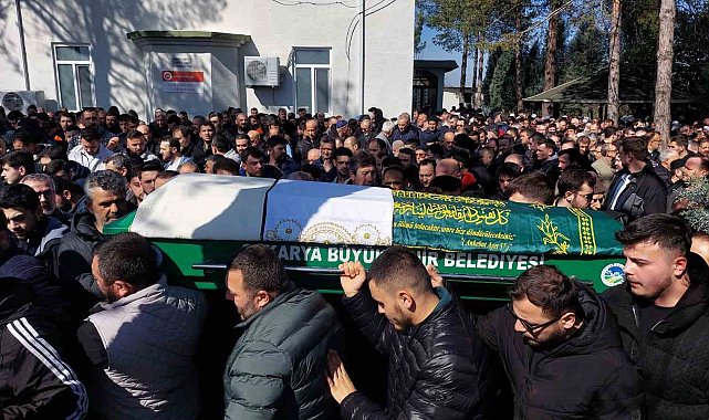 İftar vakti kazada hayatını kaybeden genç son yolculuğuna uğurlandı