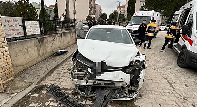 İnegöl'de otomobiller çarpıştı: 5 yaralı
