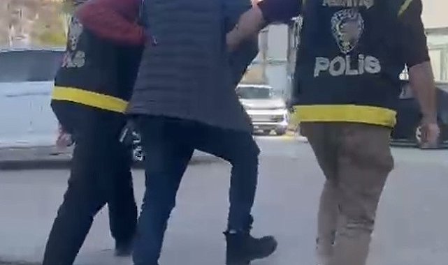 İzmir'de 15 yıldır aranan şüpheli sahte kimlikle yakalandı