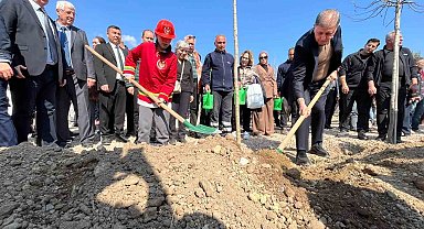 İzmir'de 4 bin 200 ağaçlık 'İtfaiye Korusu' açıldı