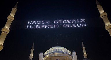 Kadir Gecesi Büyük Çamlıca Camii'nde dualarla idrak edildi