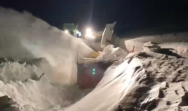 Kar kaplanları Arpaçay'da gece gündüz çalışıyor