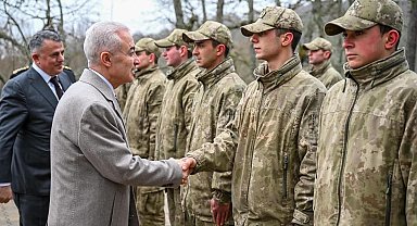 Kırklareli Valisi Turan, sınır karakolunda Mehmetçikle bayramlaştı