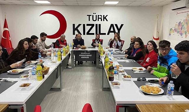 Kızılay'dan üniversite öğrencilerine "Anne Eli" iftar sofrası