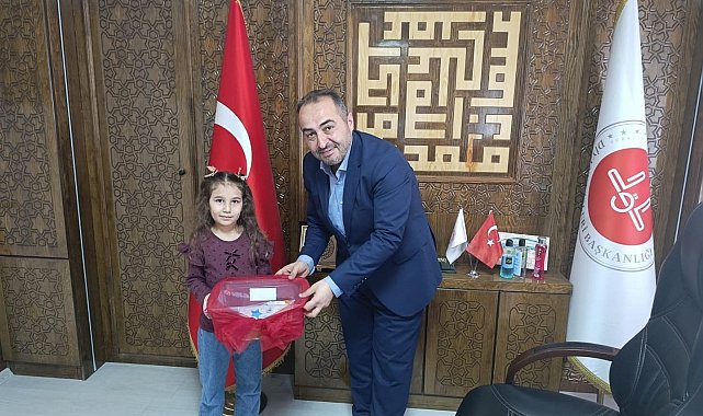 Kumbaradaki harçlıklarını ihtiyaç sahibi ailelere bağışladılar