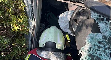 Kuşadası'nda araç şarampole yuvarlandı: 1 yaralı