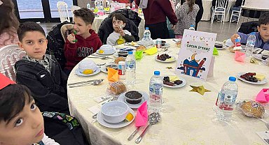 Merih Demiral'dan ilkokul öğretmenine jest