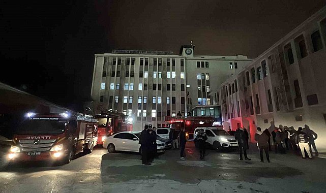 Mersin'de emniyetin ek binasında çıkan yangın büyümeden söndürüldü