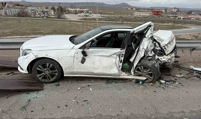 MHP eski milletvekilinin oğlunun yaralandığı kaza kamerada
