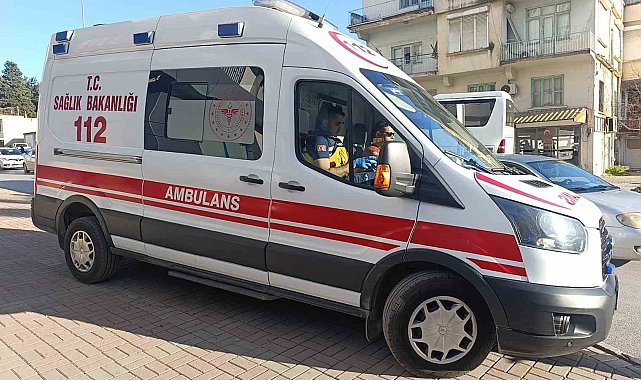 Midibüsle çarpışan motosikletli yaralandı