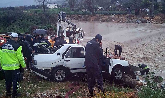 Milas'ta akarsuya düşen araçta bir kişi öldü