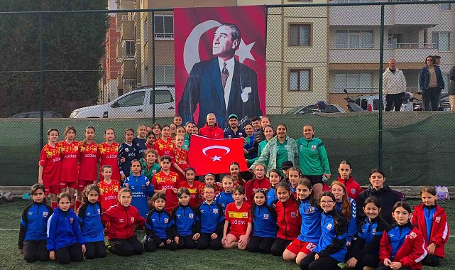 Milli Takımlar Kaleci Departmanı Koordinatörü Alper Boğuşlu Bilecik Kolej Spor Kulübünü ziyaret etti