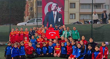 Milli Takımlar Kaleci Departmanı Koordinatörü Alper Boğuşlu Bilecik Kolej Spor Kulübünü ziyaret etti