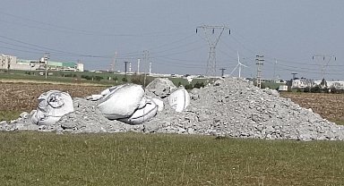 Muratlı'da mera alanına atık döküldü