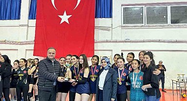 Mut'ta voleybol turnuvası düzenlendi