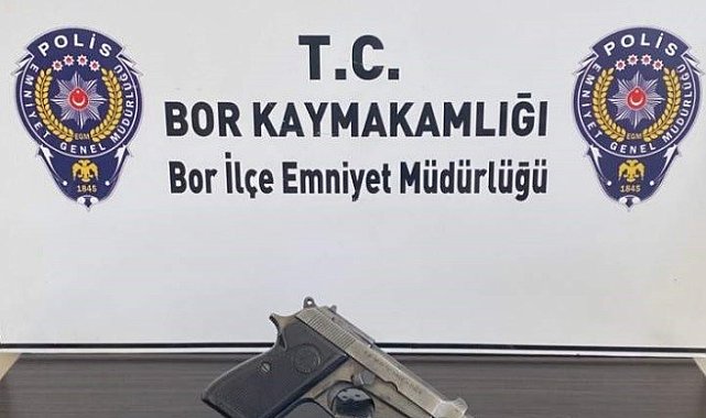Niğde Bor'da silah ve çalıntı motosiklet ele geçirildi