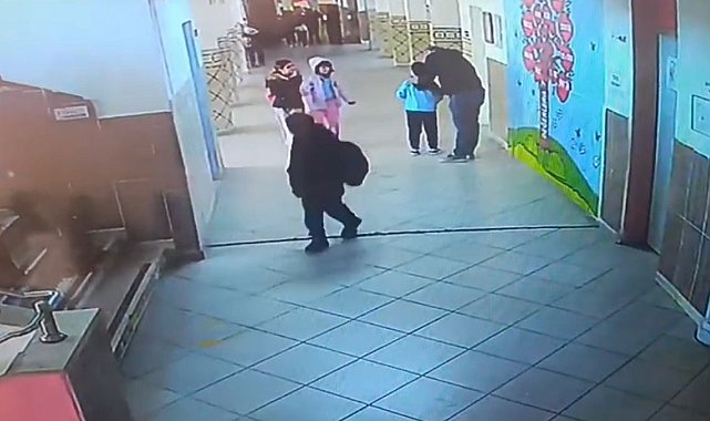 Nöbetçi öğretmen Heimlich manevrası ile öğrenciyi hayata döndürdü