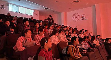 Öğrenciler tiyatro ile polislik mesleğini canlandırdı