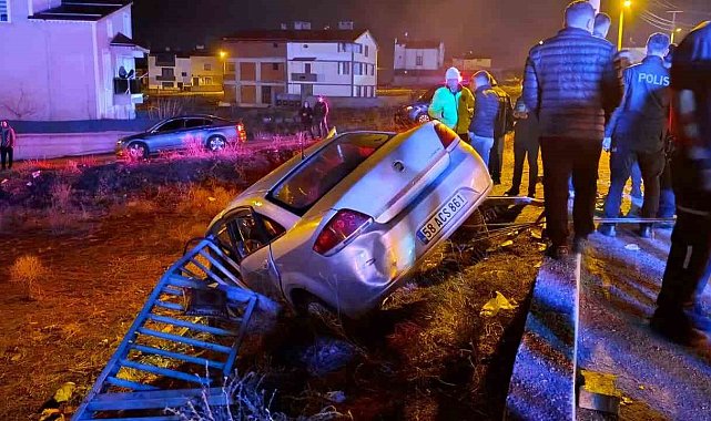 Otomobil bariyere çarptı: 1'i ağır, 2 kişi yaralandı