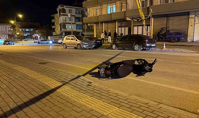 Otomobille motosiklet çarpıştı: 1 ağır yaralı