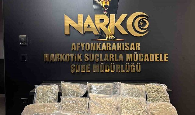 Polis kolilerle taşınan 9 kilogram uyuşturucu madde ele geçirdi