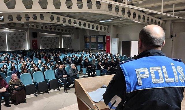 Polisten kız meslek lisesi öğrencilerine yönelik eğitim