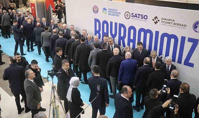 Sakarya protokolü ve vatandaş bayramlaştı