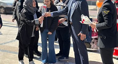 Salihli'de kadına yönelik şiddete karşı bilgilendirme stantları kuruldu