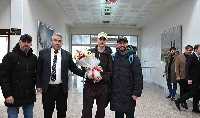 Şampiyona çiçekli karşılama
