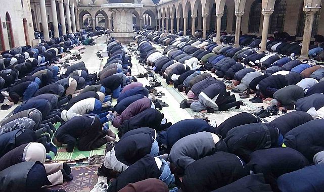 Şanlıurfa'da bayram namazı coşkusu